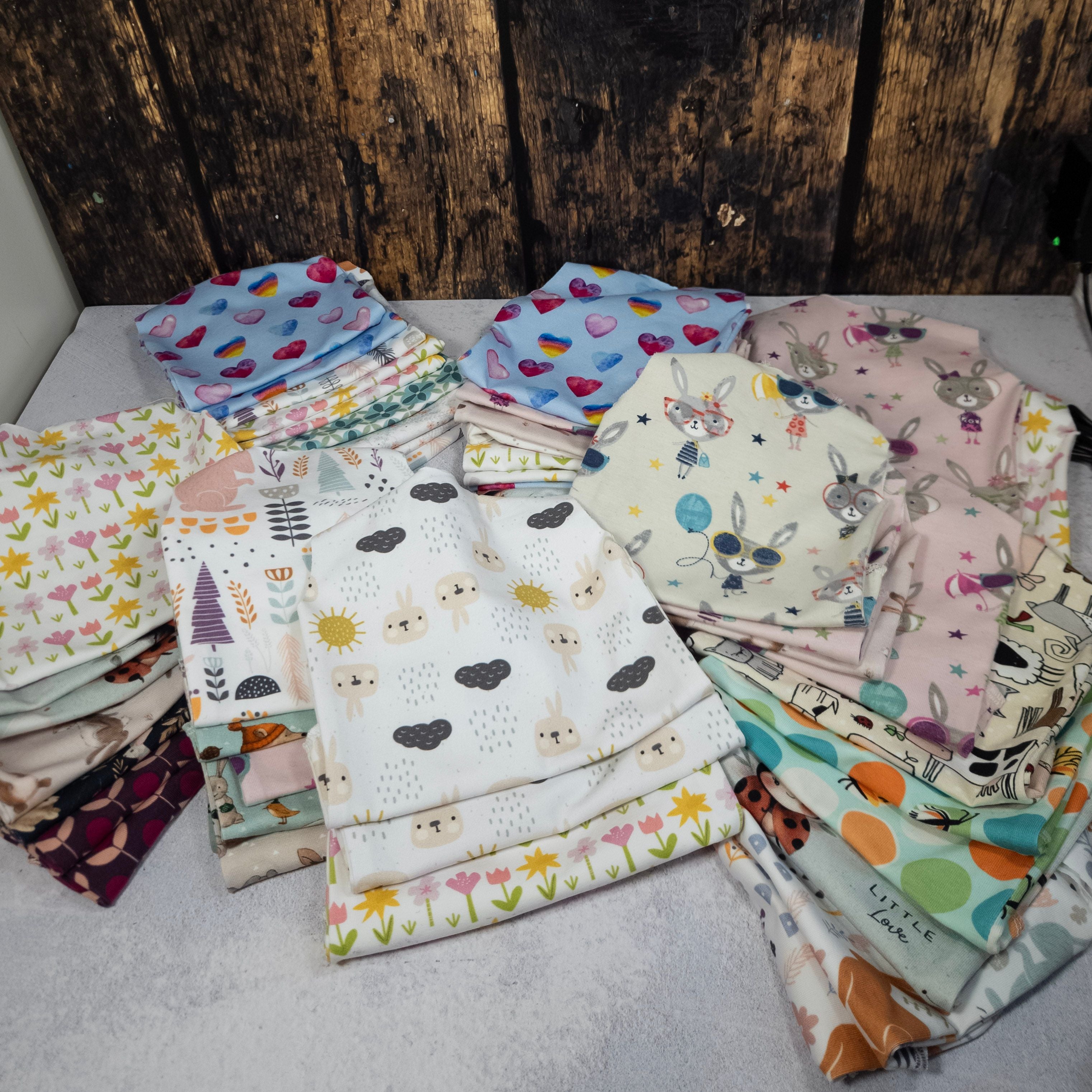 bunte Überraschungs bunny bodys